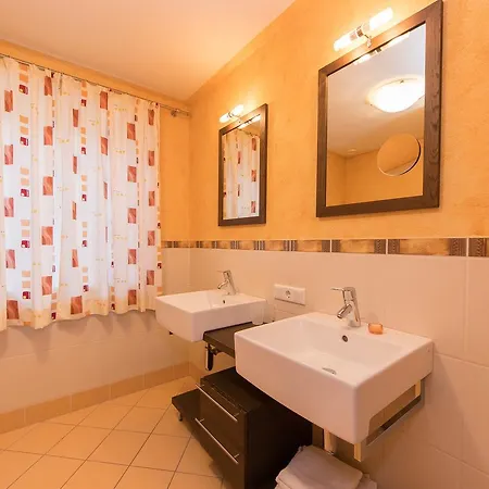 Appartementhaus Anna レオガング